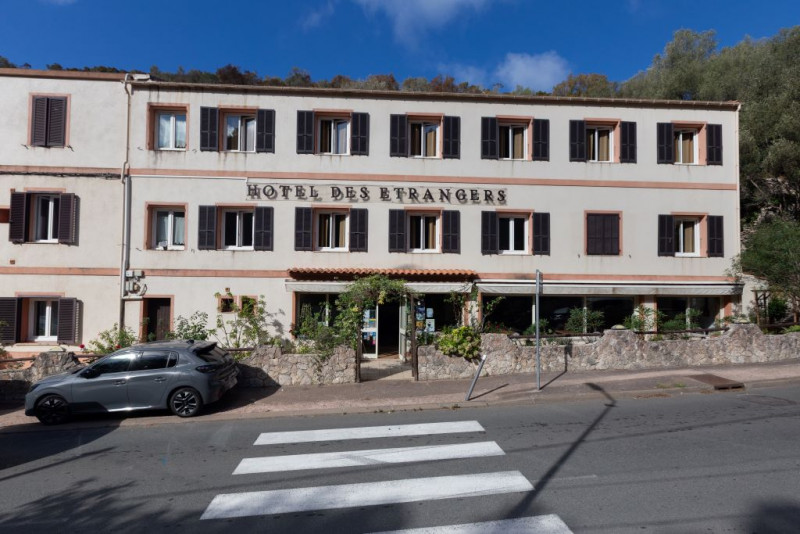 IMG-0006-2 - © @HTL DES ETRANGERS IMG-0006-2