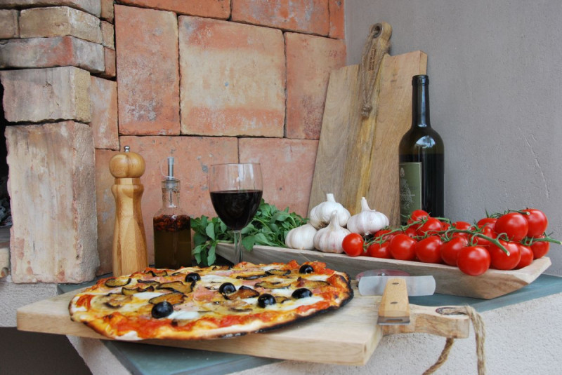 villa madra_bonifacio_pizza