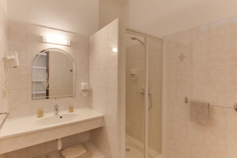 salle de bain - © @HTL DES ETRANGERS salle de bain
