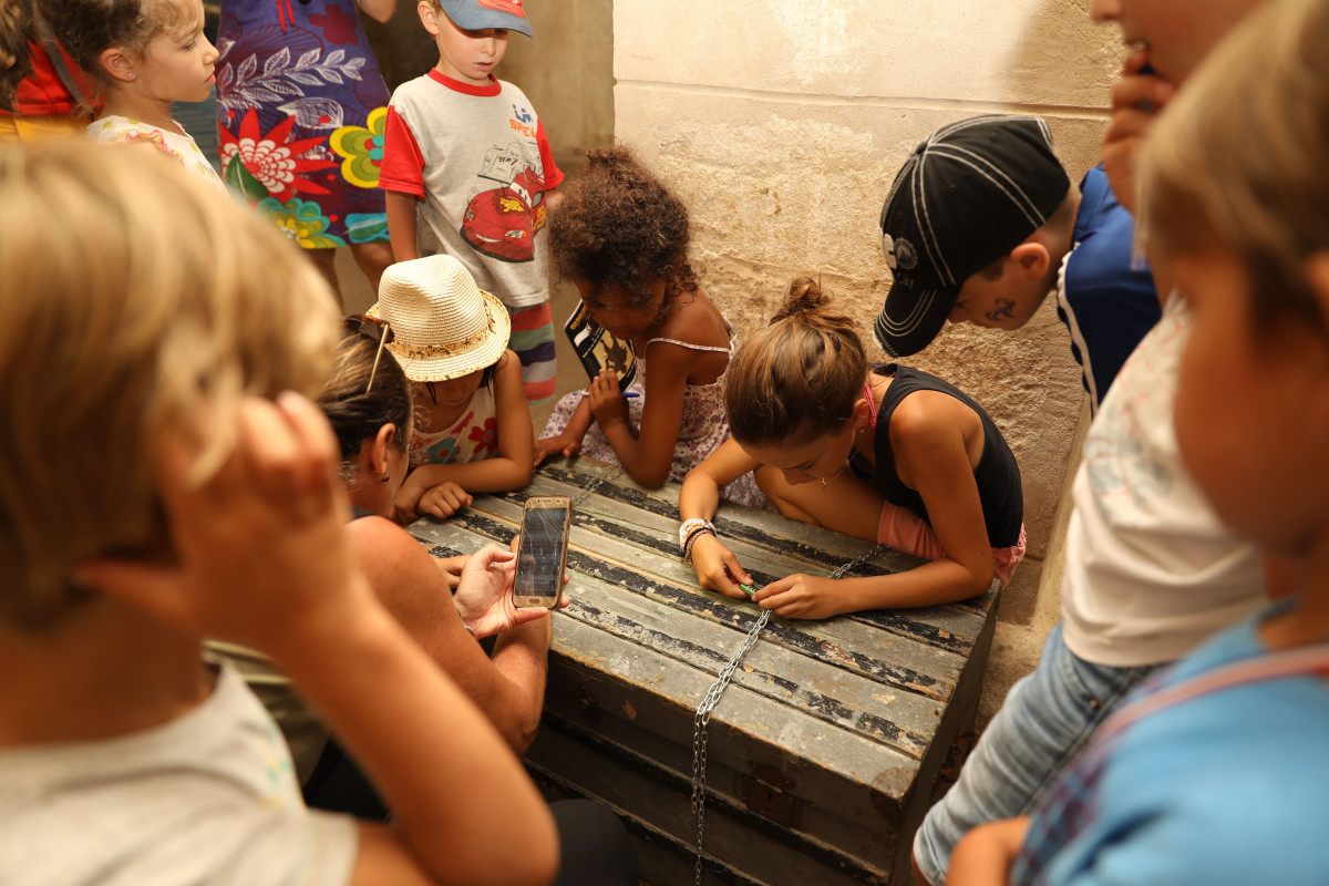visite-guidee-enfants-coffre-tresor-bonifacio-OMTB-G.Allena