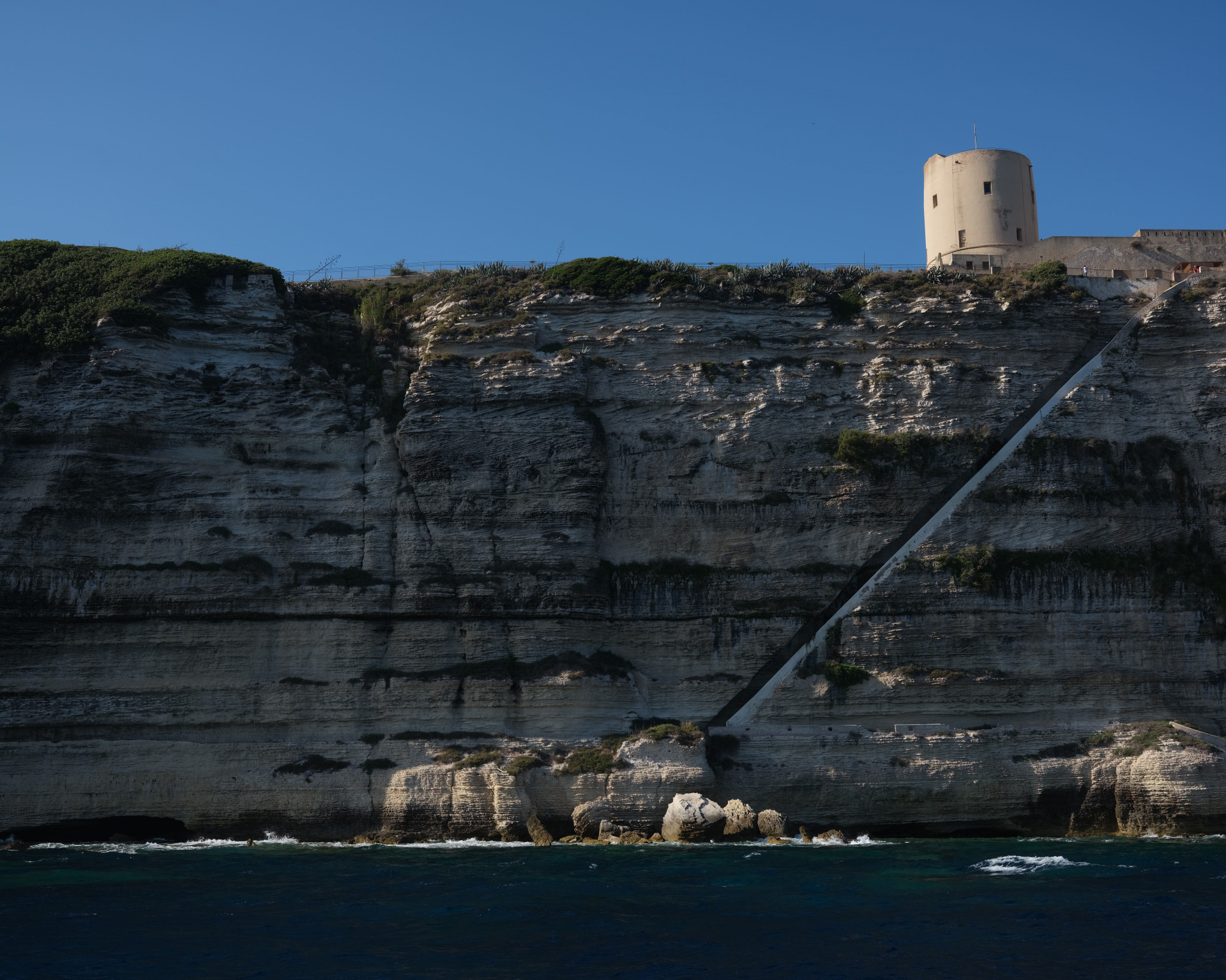 escalier-roy-d-aragon-falaises-bonifacio